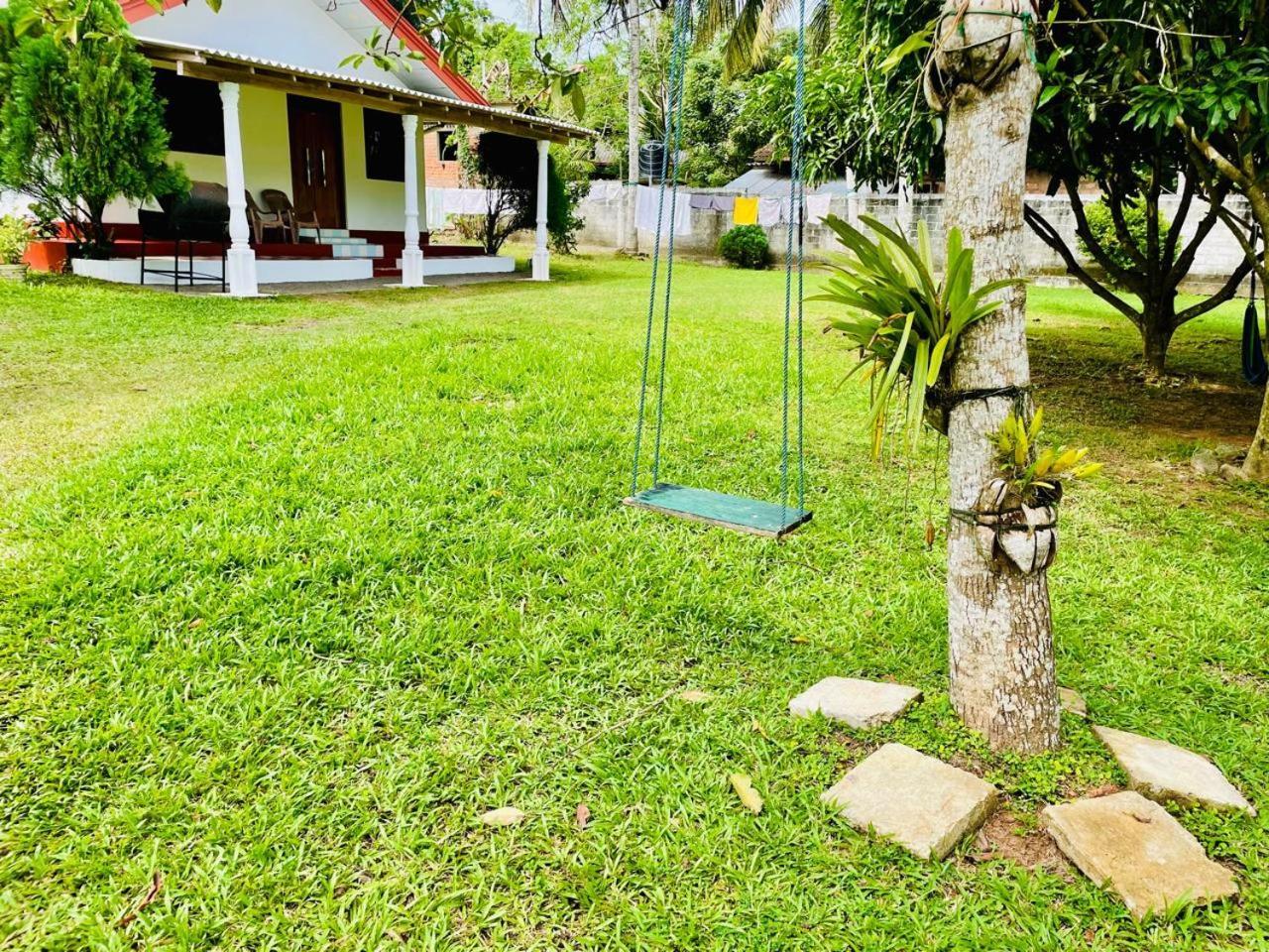 Secret Garden Mirissa Villa Buitenkant foto